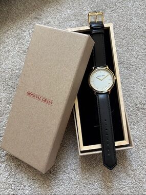 Original Grain Classic unisex Minimalist Black Leather Watch never worn